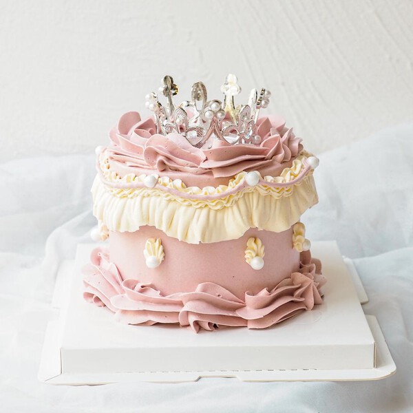 Kayla Cake | Pink Crown Piping